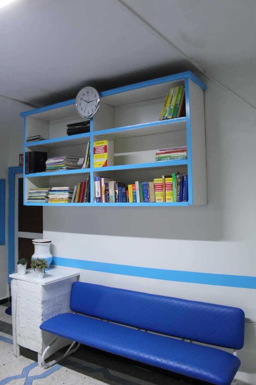 Espace d'attente & bibliothèque
